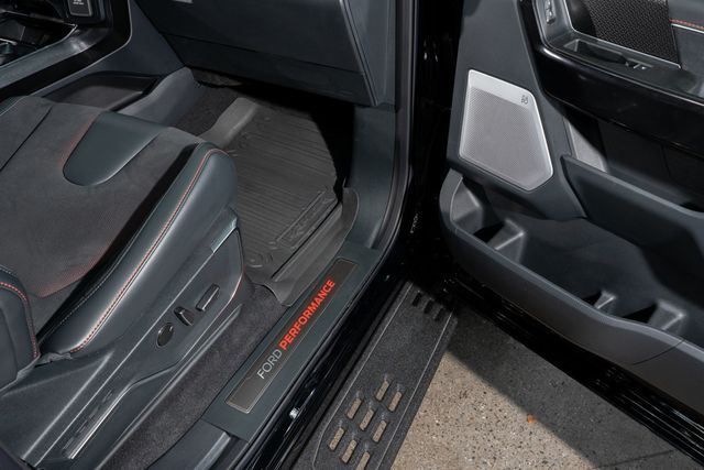 2025 Ford F-150 Raptor 4WD SuperCrew 5.5' Box - 22934289 - 32