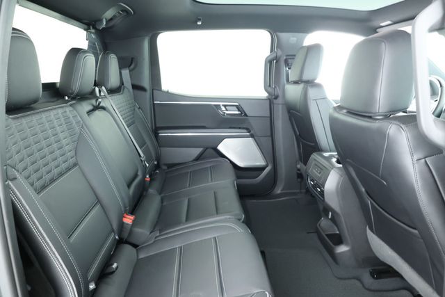 2025 GMC Sierra EV e4WD Crew Cab Extended Range Denali with Vinyl Tonneau Cover - 22912928 - 21