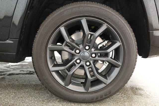2025 Jeep Grand Cherokee 4xe Anniversary Edition 4x4 with 20'' Black Painted Aluminum Wheels - 22930946 - 6