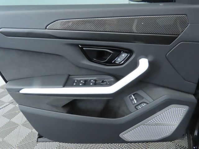 2025 Lamborghini Urus SE AWD - 22939626 - 24