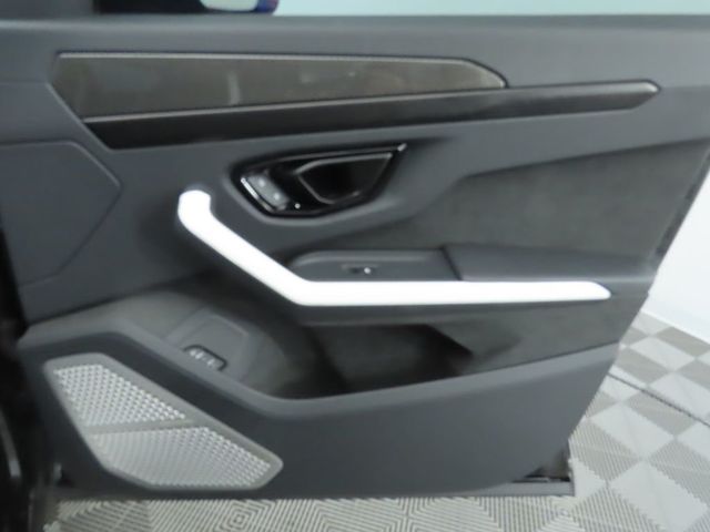 2025 Lamborghini Urus SE AWD - 22939626 - 25