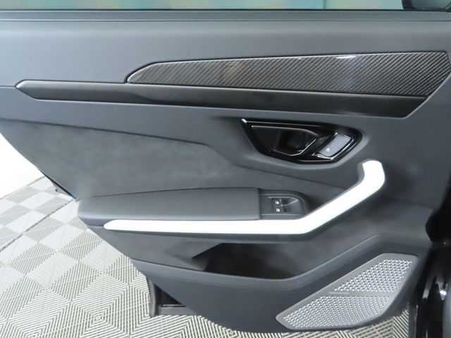 2025 Lamborghini Urus SE AWD - 22939626 - 26