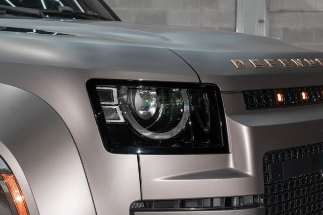2025 Land Rover Defender 110 P635 OCTA - 22892338 - 29