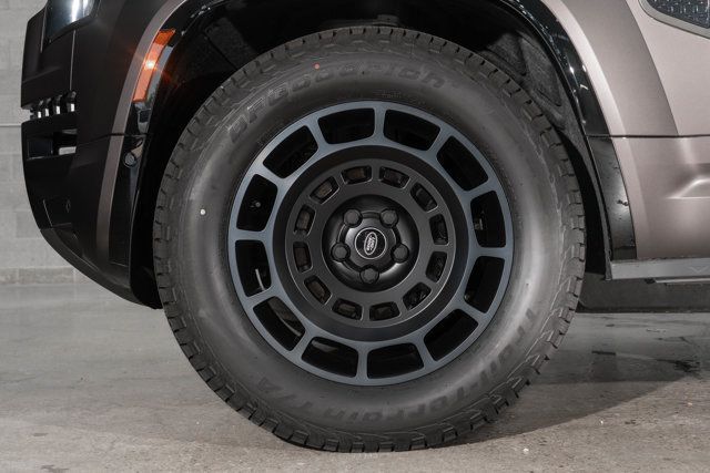 2025 Land Rover Defender 110 P635 OCTA - 22892338 - 55