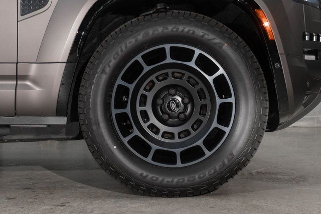 2025 Land Rover Defender 110 P635 OCTA - 22892338 - 56