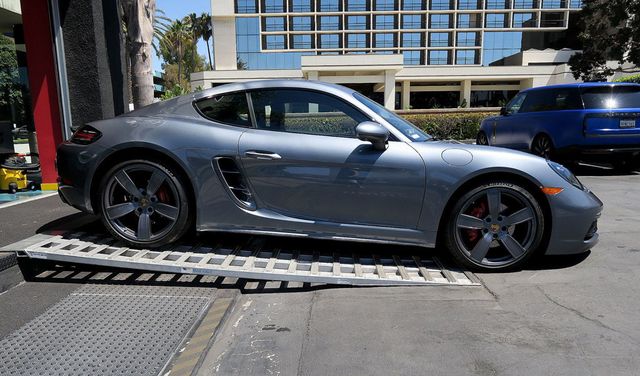 2025 Porsche 718 Cayman S Coupe - 22909188 - 5
