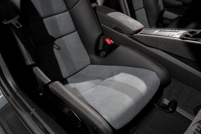 2025 Porsche 718 Spyder RS Roadster - 22937057 - 18