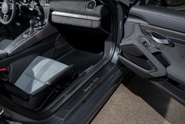 2025 Porsche 718 Spyder RS Roadster - 22937057 - 22