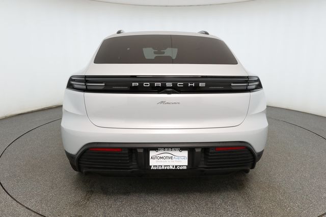 2025 Porsche Macan Electric with Premium Package, 21'' Wheels & Passenger Display - 22918398 - 4