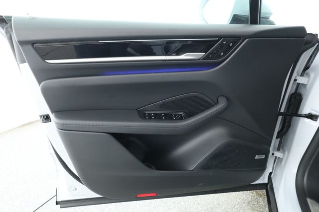 2025 Porsche Macan Electric with Premium Package, 21'' Wheels & Passenger Display - 22918398 - 8
