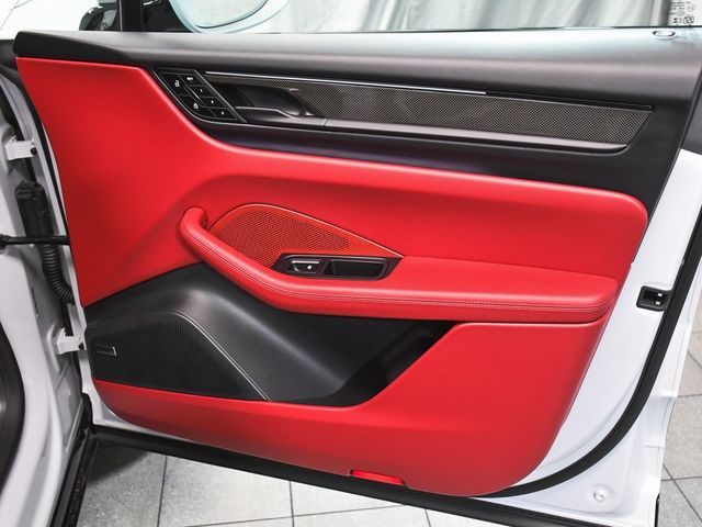 2025 Porsche Macan Electric Turbo - 22937763 - 16