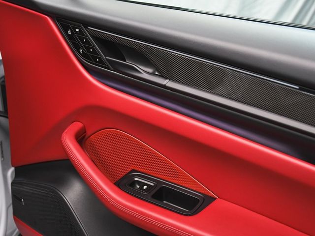 2025 Porsche Macan Electric Turbo - 22937763 - 17