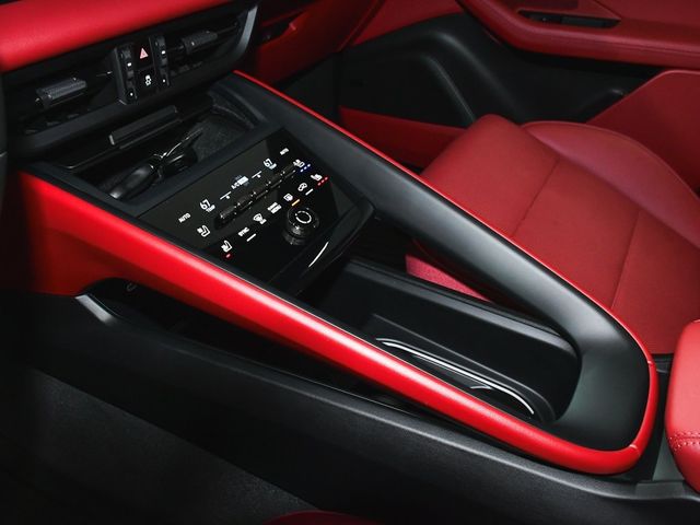 2025 Porsche Macan Electric Turbo - 22937763 - 40