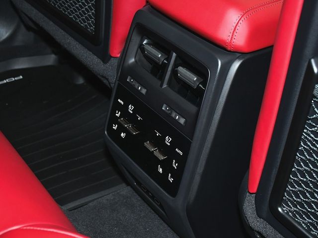 2025 Porsche Macan Electric Turbo - 22937763 - 50