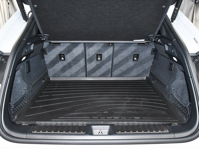 2025 Porsche Macan Electric Turbo - 22937763 - 69