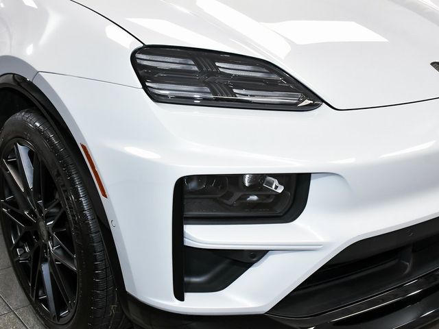 2025 Porsche Macan Electric Turbo - 22937763 - 73