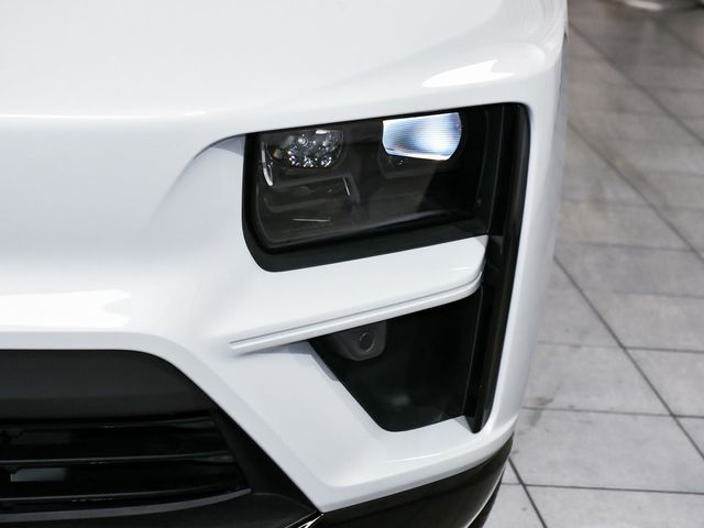 2025 Porsche Macan Electric Turbo - 22937763 - 77