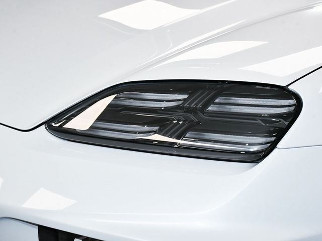 2025 Porsche Macan Electric Turbo - 22937763 - 79