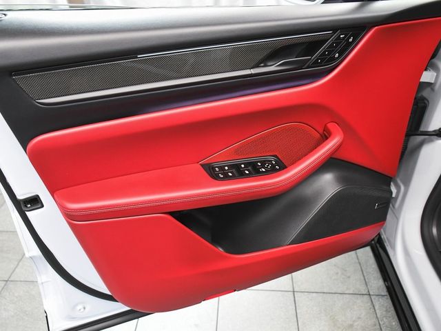 2025 Porsche Macan Electric Turbo - 22937763 - 8