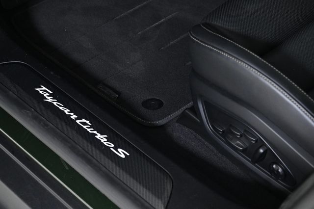 2025 Porsche Taycan Turbo S - 22915840 - 21