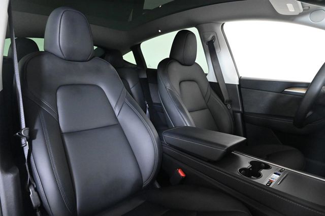 2025 Tesla Model Y Long Range - 22933978 - 14