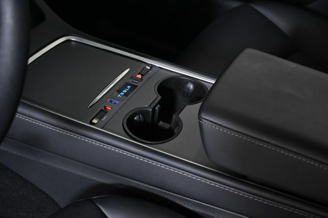 2025 Tesla Model Y Long Range - 22933978 - 17