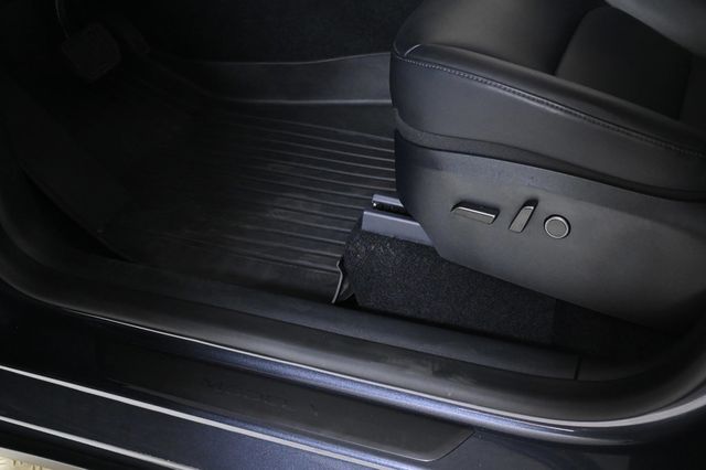 2025 Tesla Model Y Long Range - 22933978 - 18