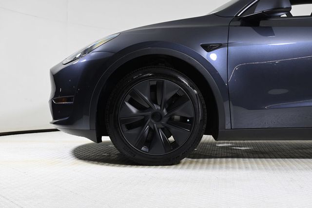2025 Tesla Model Y Long Range - 22933978 - 21