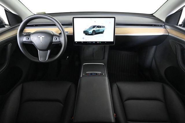 2025 Tesla Model Y Long Range - 22933978 - 8