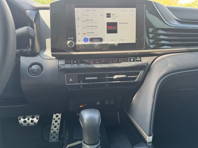 2025 Toyota Camry SE - 22934533 - 17