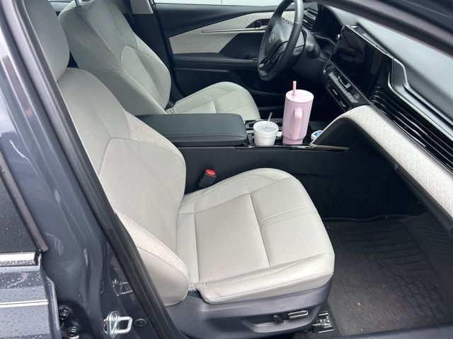 2025 Toyota Camry XLE - 22940017 - 3