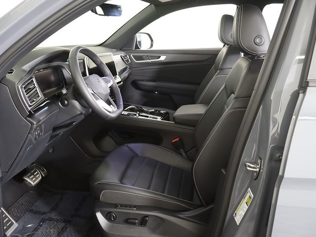 2025 Volkswagen Atlas Cross Sport 2.0T SEL R-Line Black 4MOTION - 22920772 - 35