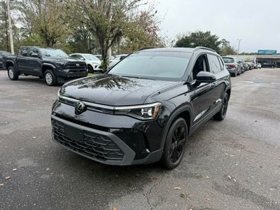 2025 Volkswagen Taos SE Black's photo