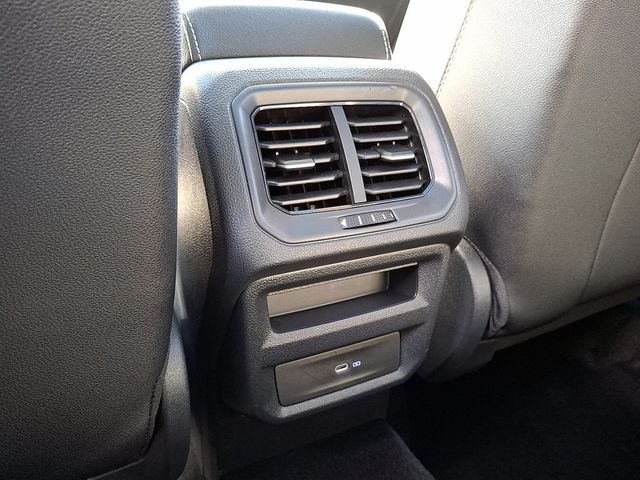 2025 Volkswagen Taos SEL 4MOTION - 22937478 - 10