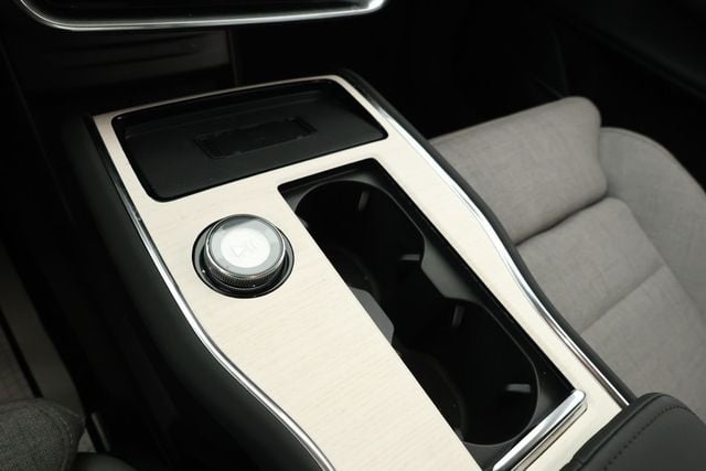 2025 Volvo EX90 Twin Motor Performance Ultra 6-Seate w/ B&W Premium Sound, Hitch - 22923859 - 14