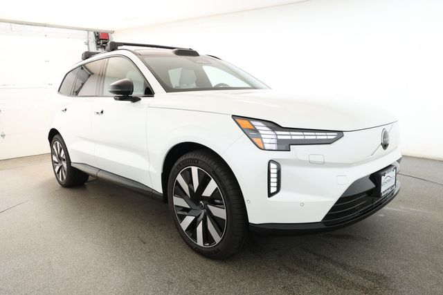 2025 Volvo EX90 Twin Motor Performance Ultra 6-Seate w/ B&W Premium Sound, Hitch - 22923859 - 2