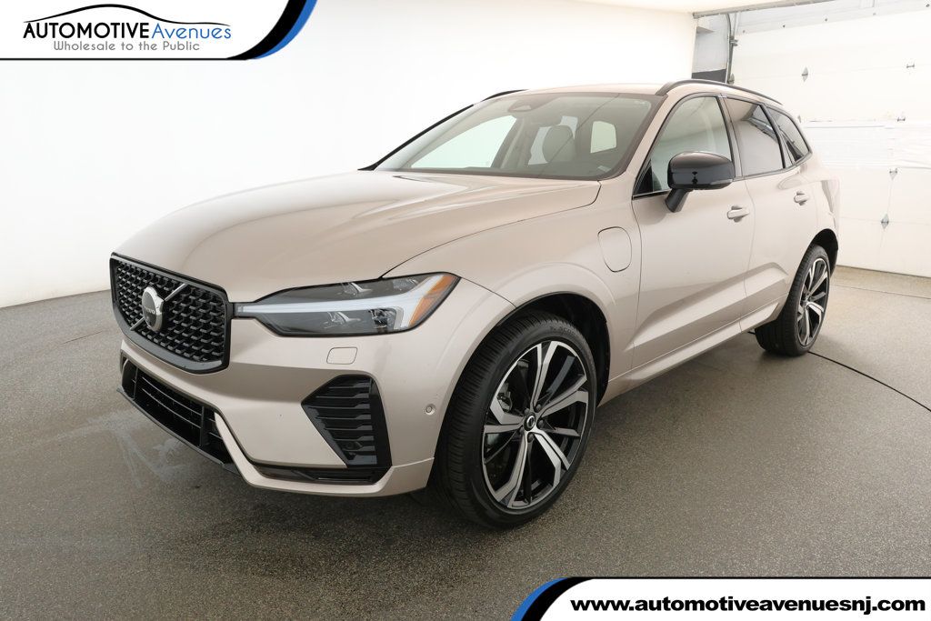 2025 Volvo XC60 Plug-In Hybrid T8 AWD Ultra with 21'' Wheels + Protection & Climate Packages - 22928237 | Video 1