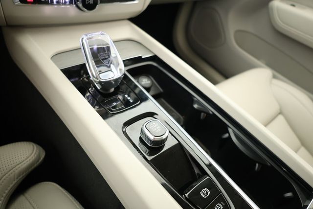 2025 Volvo XC60 Plug-In Hybrid T8 AWD Ultra with 21'' Wheels + Protection & Climate Packages - 22928237 - 13