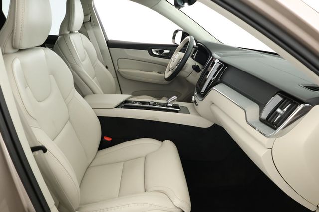 2025 Volvo XC60 Plug-In Hybrid T8 AWD Ultra with 21'' Wheels + Protection & Climate Packages - 22928237 - 23