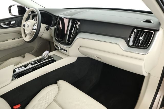 2025 Volvo XC60 Plug-In Hybrid T8 AWD Ultra with 21'' Wheels + Protection & Climate Packages - 22928237 - 24