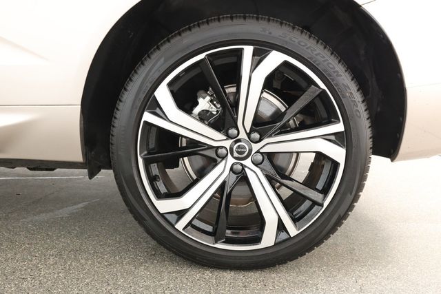 2025 Volvo XC60 Plug-In Hybrid T8 AWD Ultra with 21'' Wheels + Protection & Climate Packages - 22928237 - 6
