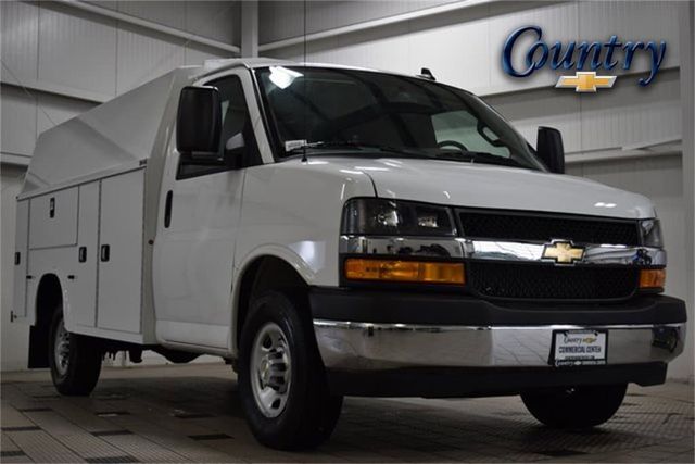 Summit White 2025 Chevrolet Express Chassis 3500 Cutaway 139 Van Rear-Wheel Drive 8-Speed Automatic