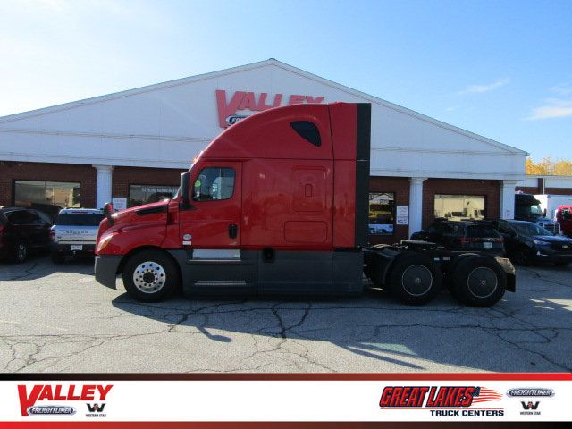 2021 Freightliner CASCADIA 126 SLEEPER