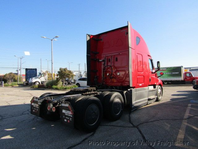 2021 Freightliner CASCADIA 126 SLEEPER