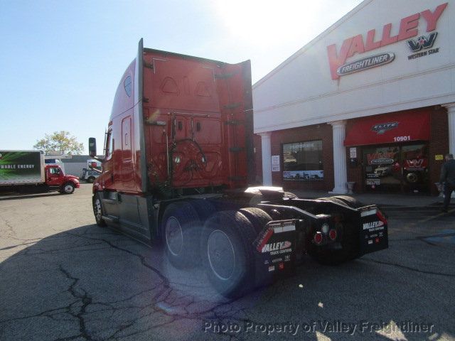 2021 Freightliner CASCADIA 126 SLEEPER