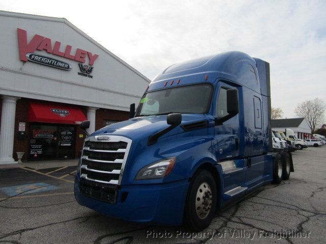 2020 Freightliner CA126SLP