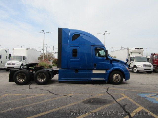 2020 Freightliner CA126SLP