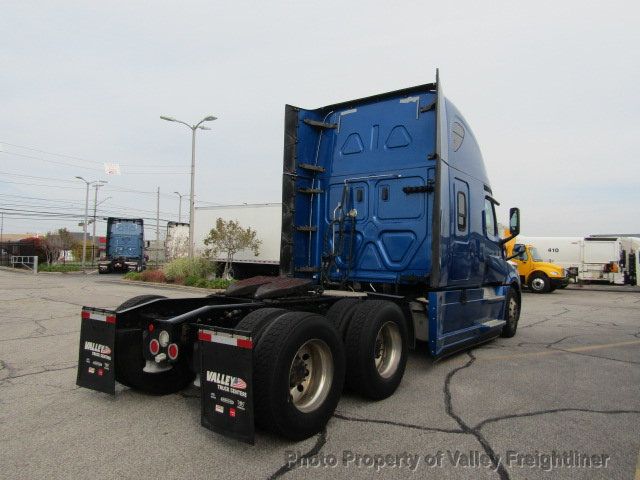 2020 Freightliner CA126SLP