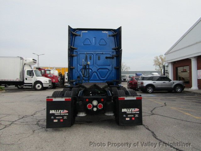 2020 Freightliner CA126SLP