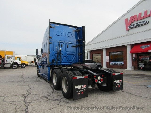 2020 Freightliner CA126SLP